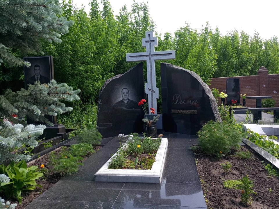 Дмитрий Рузляев похоронен на главной аллее Баныкинского кладбища. Фото: Александра БУДАЕВА