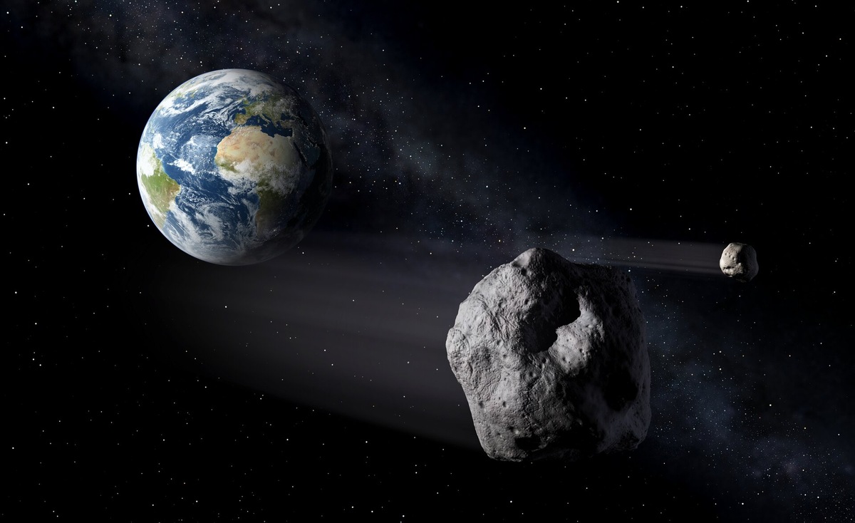На этой неделе два крупных астероида приблизятся к Земле и пролетят мимо нашей планеты с разницей всего в 42 часа, сообщило Европейское космическое агентство (ESA).