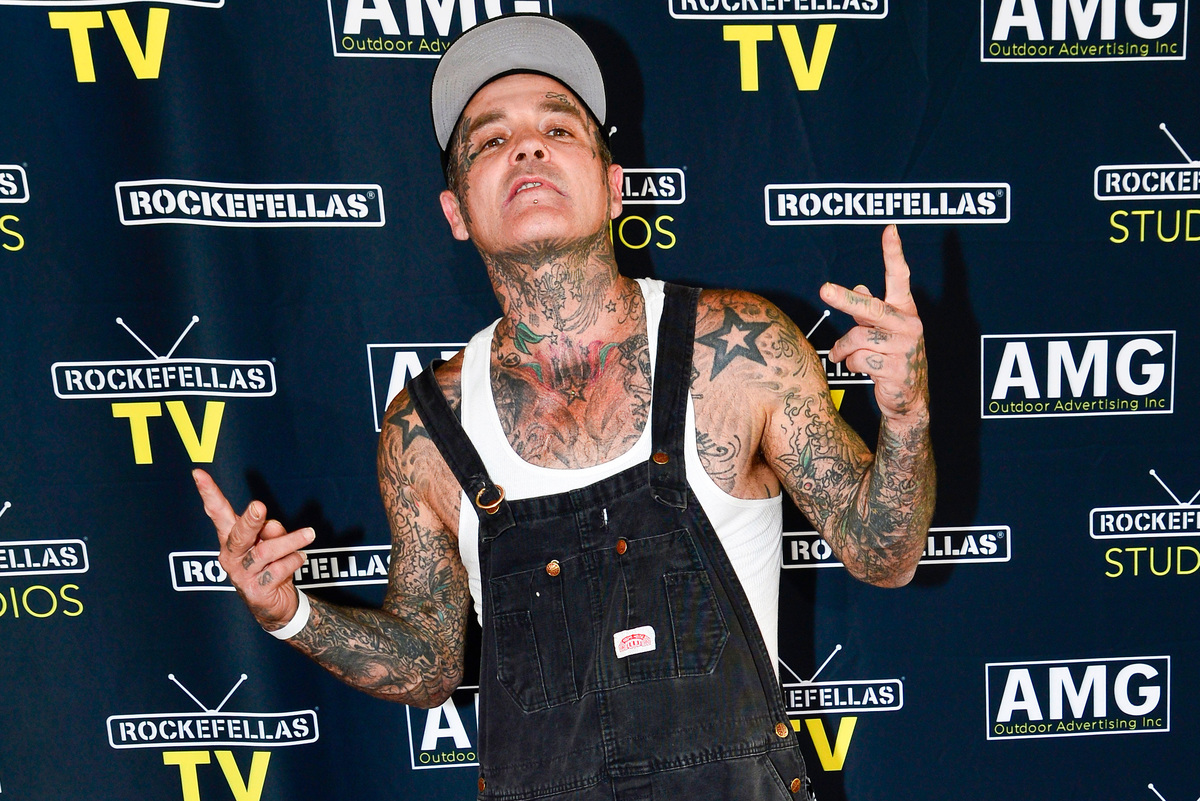     Исполнитель хита «Шуга бейби» найден мертвым: ему было всего 49 лет