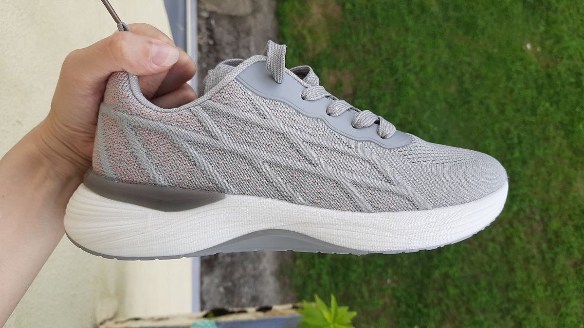 Симпатичные кроссовки. И недороогие.