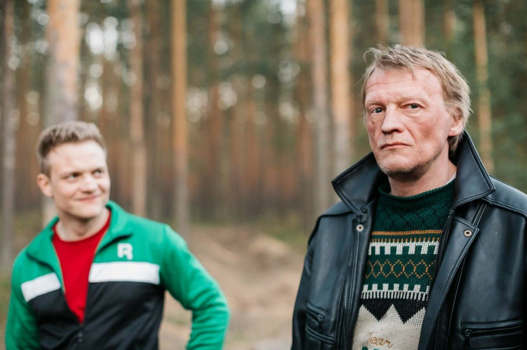 На съёмках фильма «Как Витька Чеснок вёз Лёху Штыря в дом инвалидов» актёры Алексей Серебряков и Евгений Ткачук  , 2017. Реж. А Хант. Фото: Кинопоиск