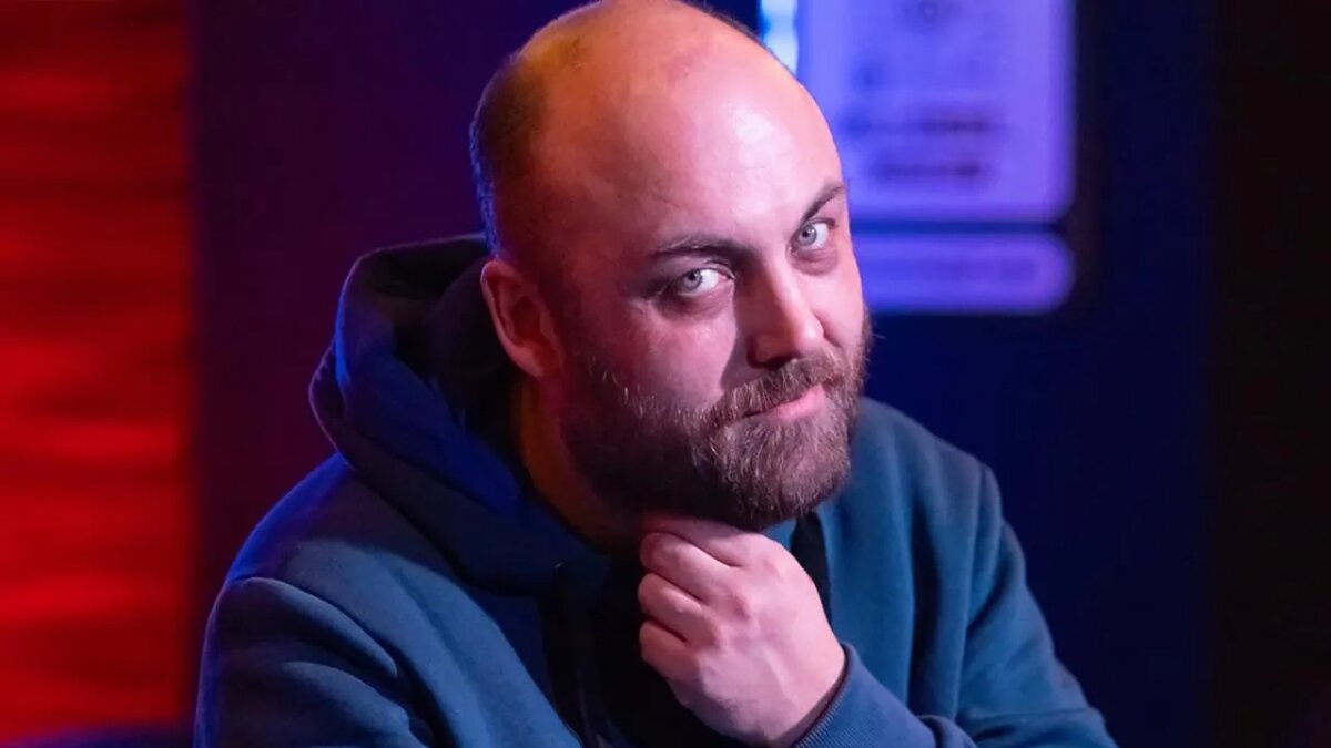    Лидер движения автомобилистов «Синие Ведёрки» Пётр Шкуматов