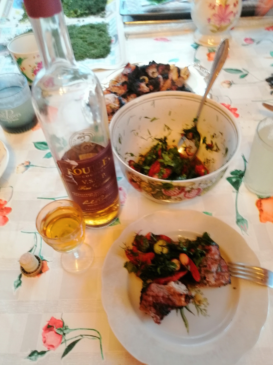 Подмосковный вечер с шашлыком и Cognac Roullet VSOP Fine Cognac