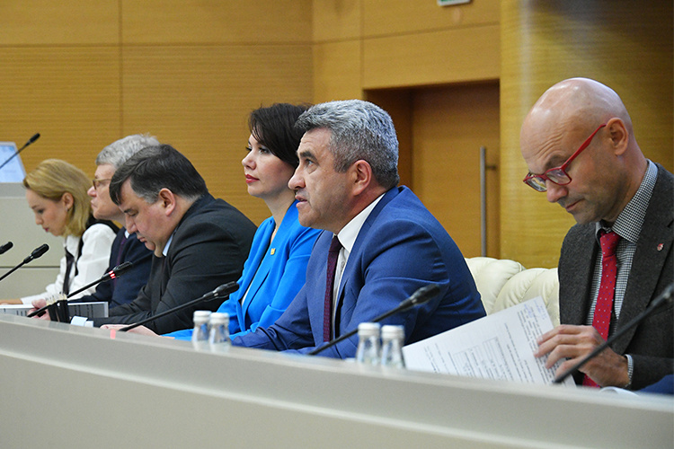    Ильсур Хадиуллин: «С текущей приемной кампании договор на целевое обучение будет заключаться после зачисления абитуриента в вуз, но до начала учебного года».   
Фото: prav.tatarstan.ru