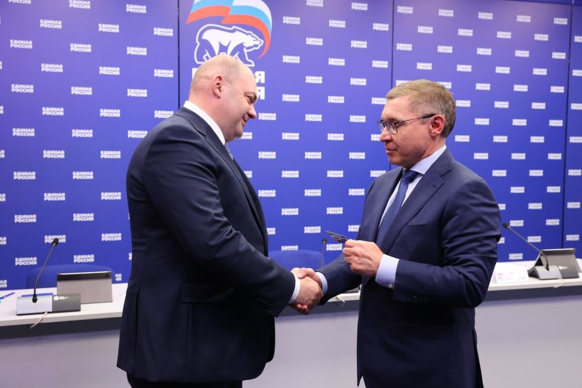    Алексей Смирнов вступил в партию "Единая Россия"