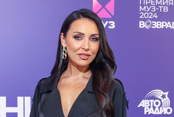    Певица Алсу