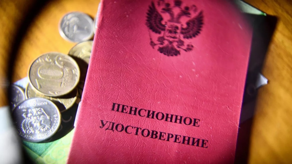 В июне Путин поручил Госдуме принять закон об индексации пенсий работающим пенсионерам.