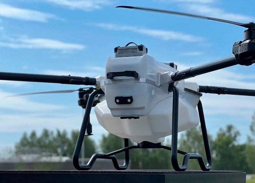 В России представили первый массовый дрон для сельскохозяйственных работ. Модель «Гектор» S-80 производит компания «Транспорт будущего».