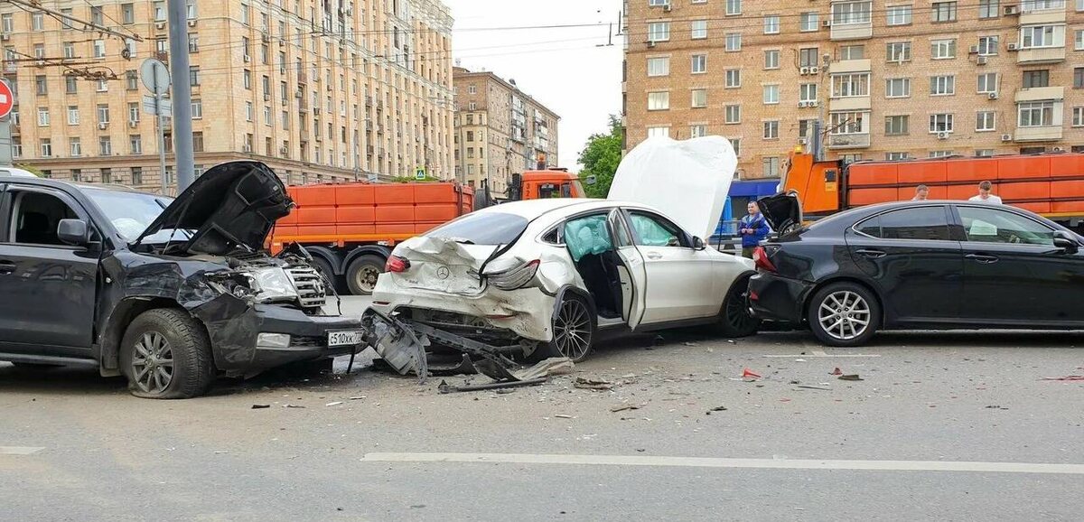 Верховный суд РФ пояснил, когда водитель может покинуть место ДТП