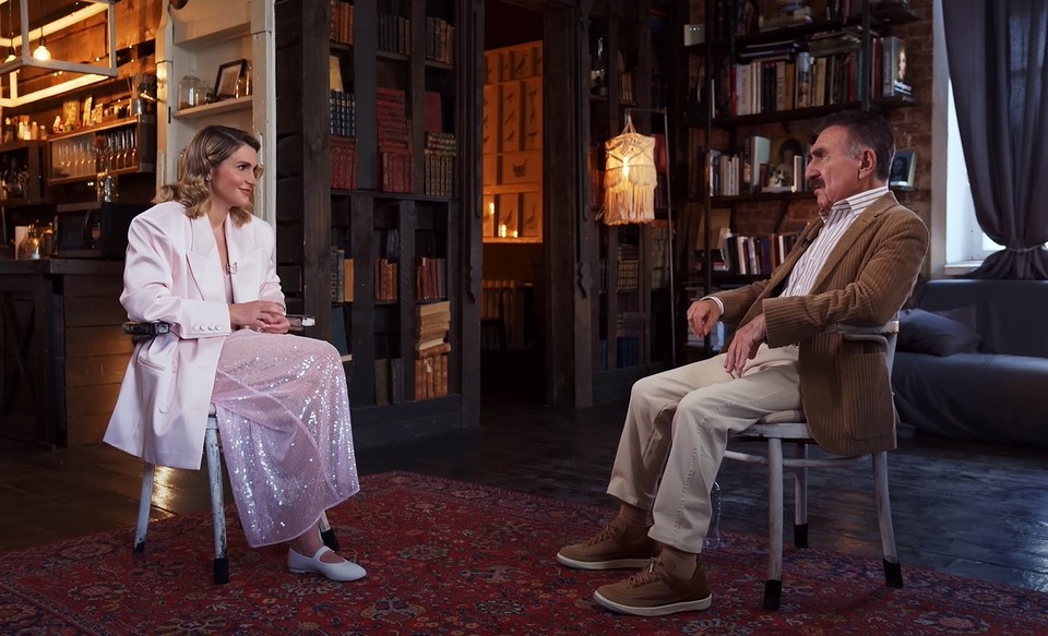    Актер театра и кино, телеведущий и заслуженный артист РСФСР Леонид Каневский дал интервью журналистке Лауре Джугелие. Кадр видео