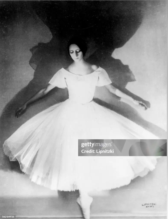 Ольга Спесивцева в роли Жизели. В романтических балетах XIX века тема безумства главной героиня присутствует довольно часто.  Это обстоятельство должно усиливать драматические переживания и душевные страдания из-за любви. 