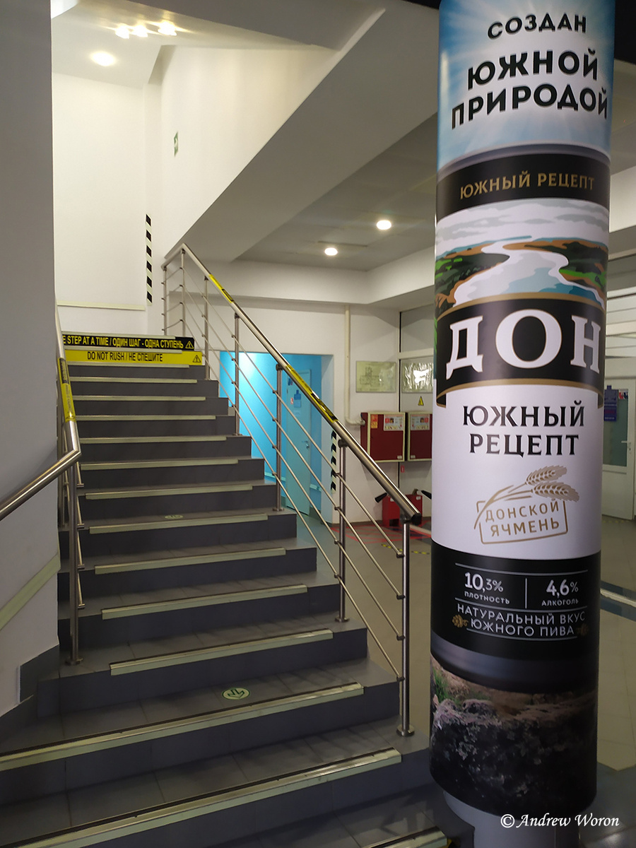 Все лестницы в здании оборудованы так