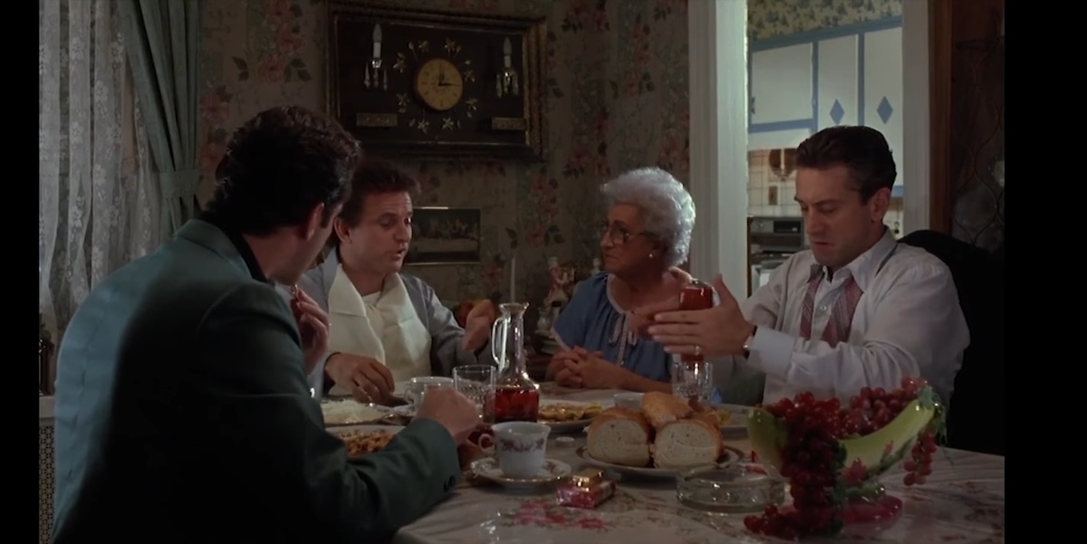 Кэтрин Скорсезе в сцене, когда Томми, Генри и Джимми ужинают доме матери Томми после расправы над Баттсом