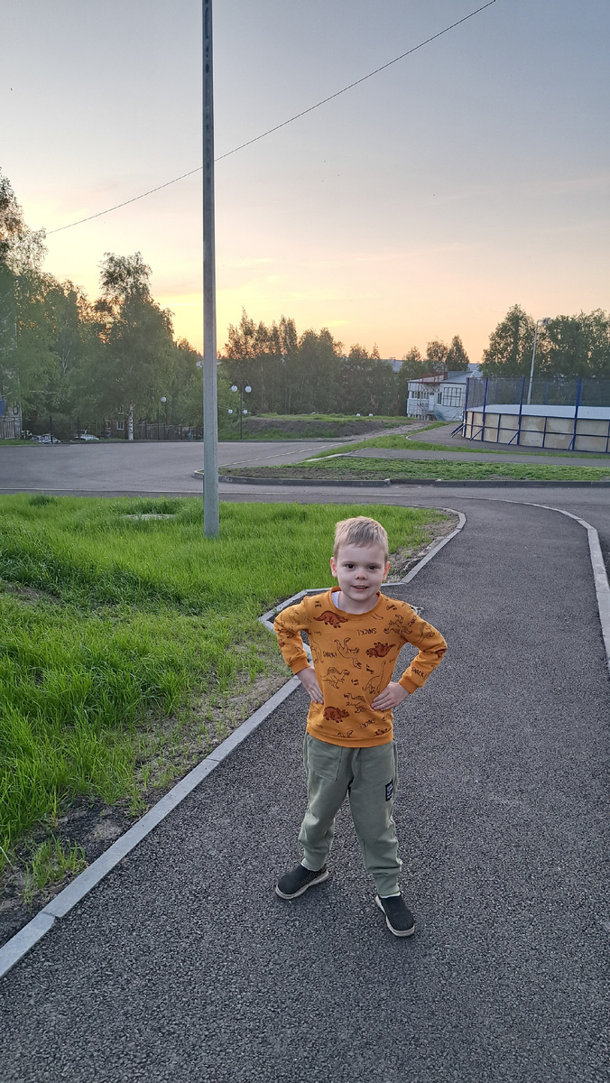 Тот самый щекастый парнишка на старых фото) куда делись щеки - не пойму 🤭