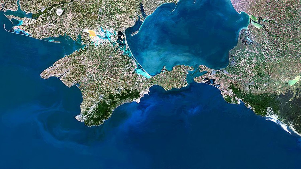 Крым, снимок со спутника