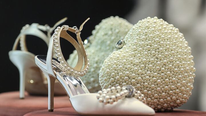 В нынешнее время идёт подготовка к роскошной, цыганской свадьбе.