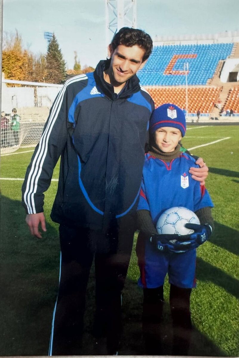 С экс-вратарем сборной России по футболу Русланом Нигматулиным/ФОТО из семейного архива Уткиных