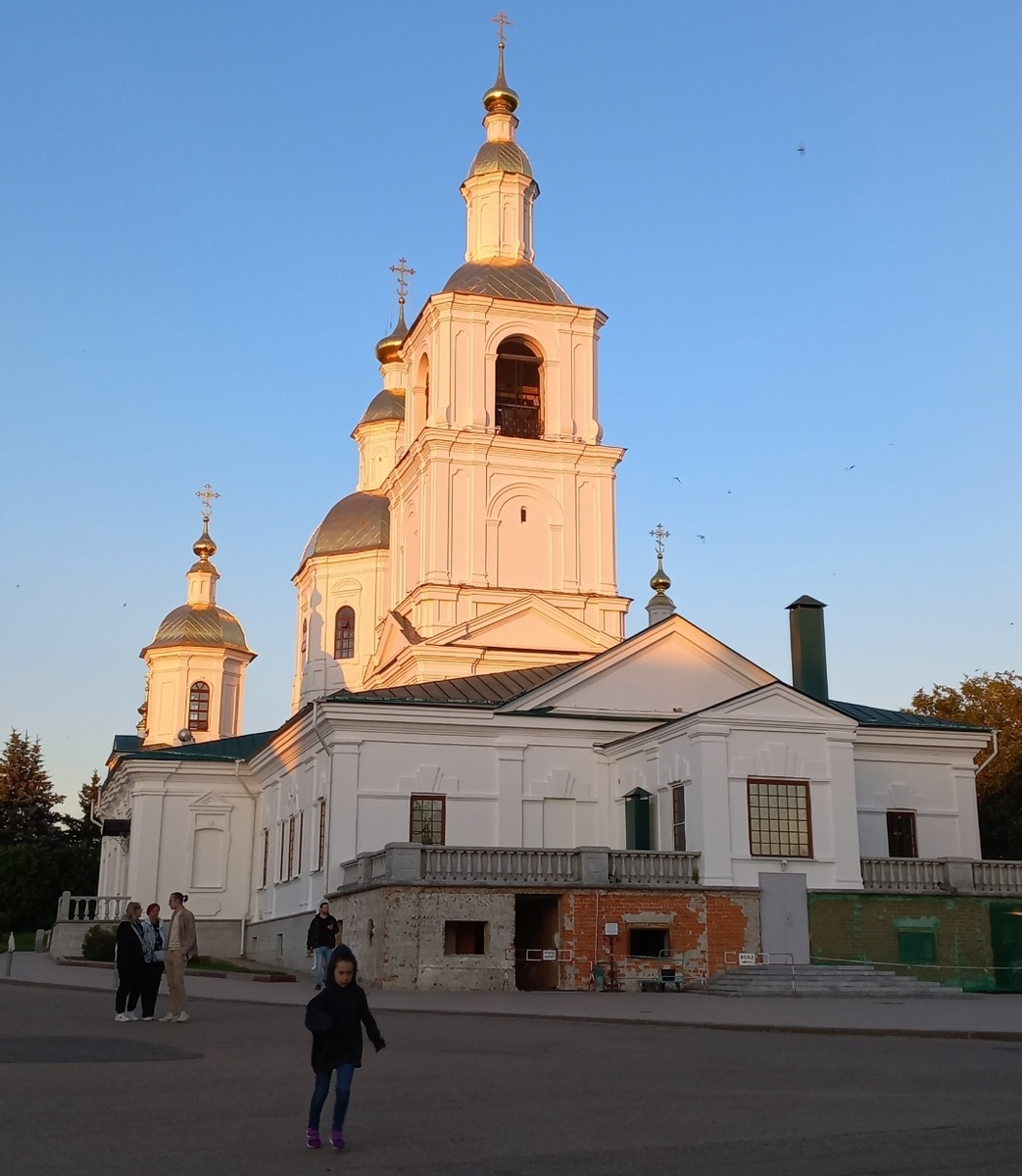 Казанский храм в лучах заката