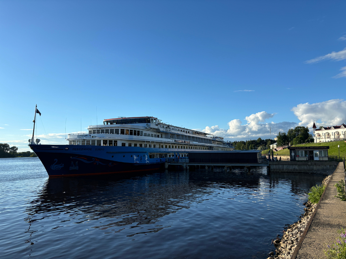 Фото автора. «Лебединое озеро» в Угличе 