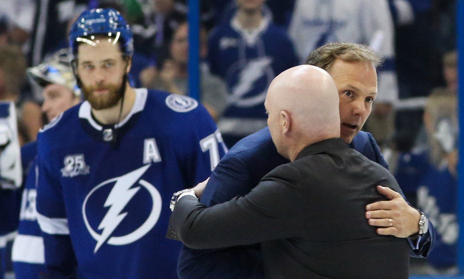    Джон Купер остается главным тренером «Тампа-Бэй Лайтнинг», где играют Василевский, Кучеров и Сергачев. Фото: Global Press Look