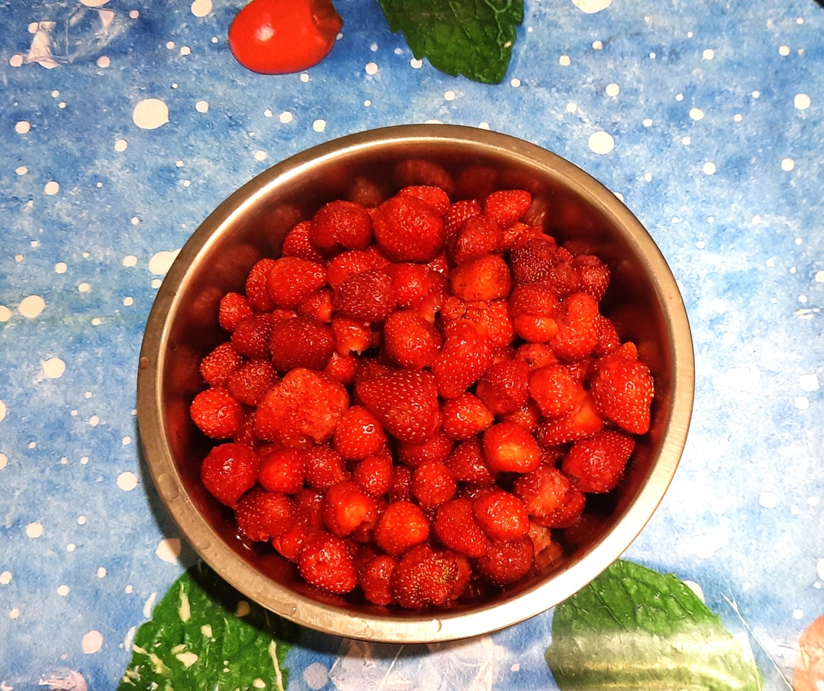 Помыла, почистила, подготовила к употреблению. Это только часть купленного.