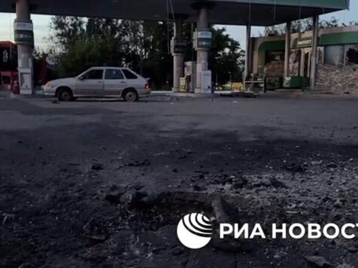    Место обстрела АЗС в Куйбышевском районе Донецка © РИА Новости