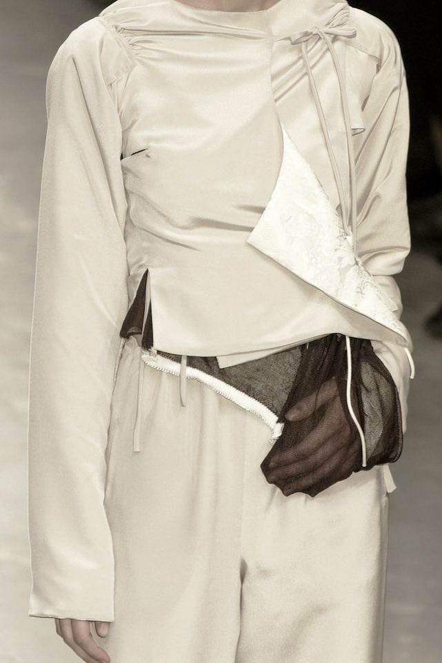 Yohji Yamamoto, S/S 2002. Источник: Pinterest 