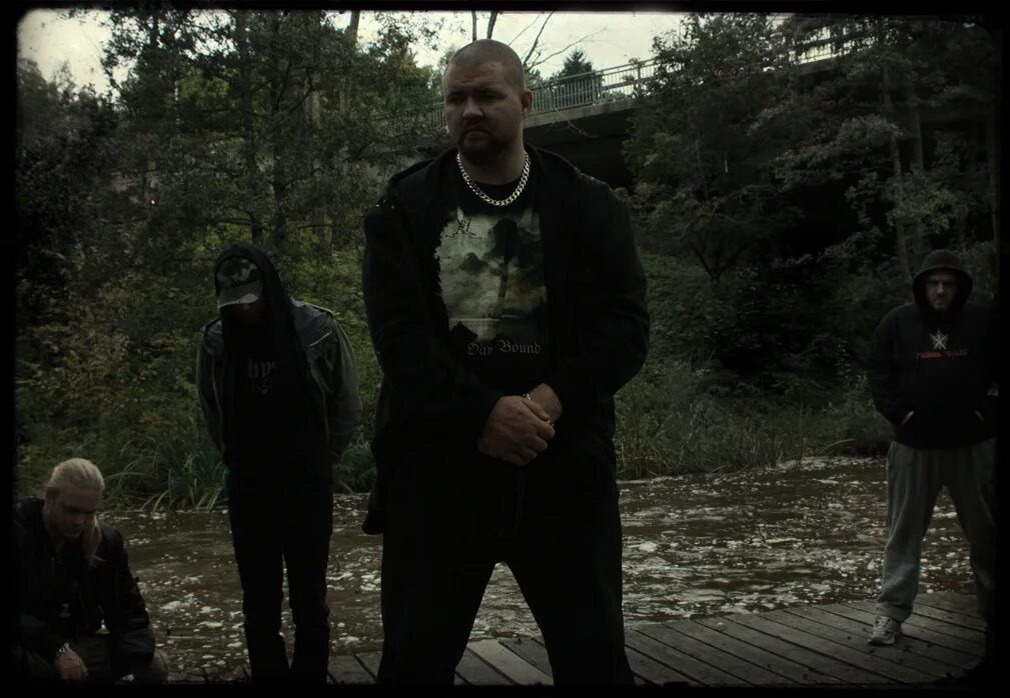 Брат Драббада, тоже играл в группе, на данный момент мёртв. 