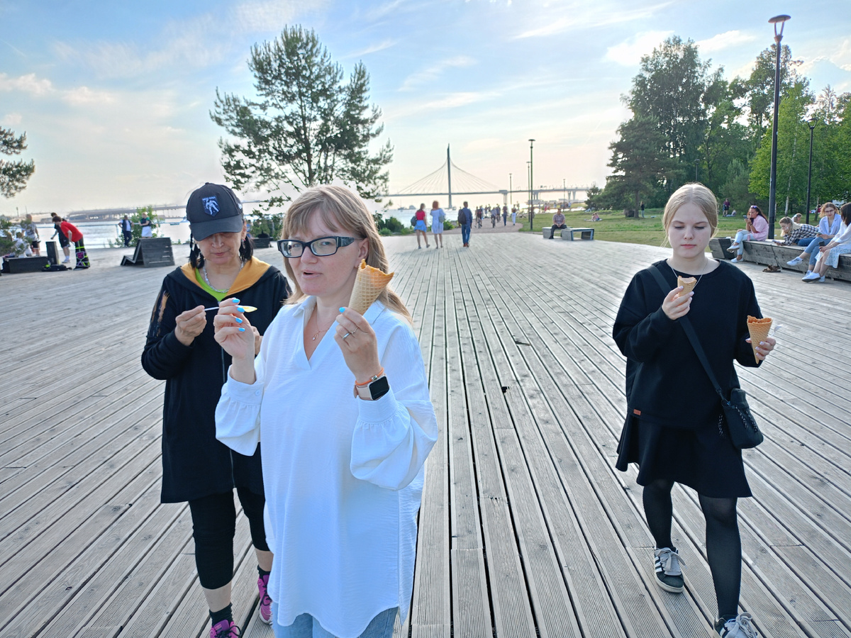 Бабушка Таня, Аришка и я в Санкт-Петербурге🙂