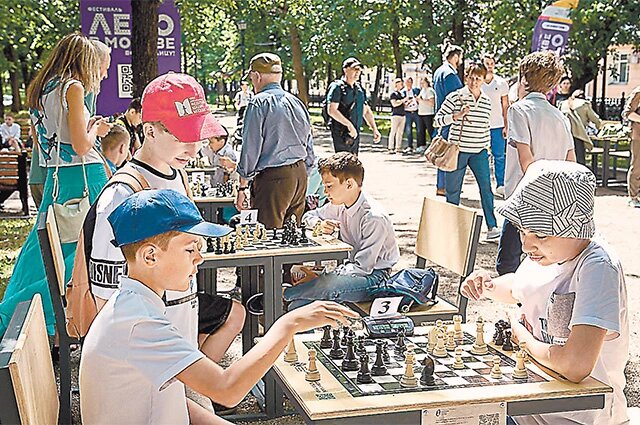   Кто-то замахивается на чемпионаты по шахматам. Детские. Фото: go.mos.ru