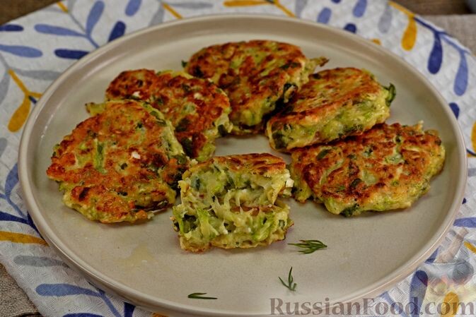 кабачки, сыр фета, шпинат, яйца, мука, соль, перец чёрный молотый, травы пряные, масло растительное