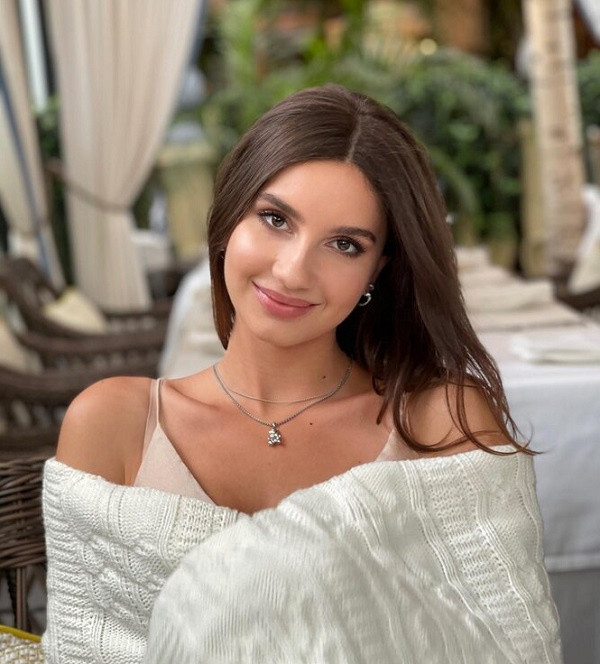  Жена Михаила — Ева Хачатурян