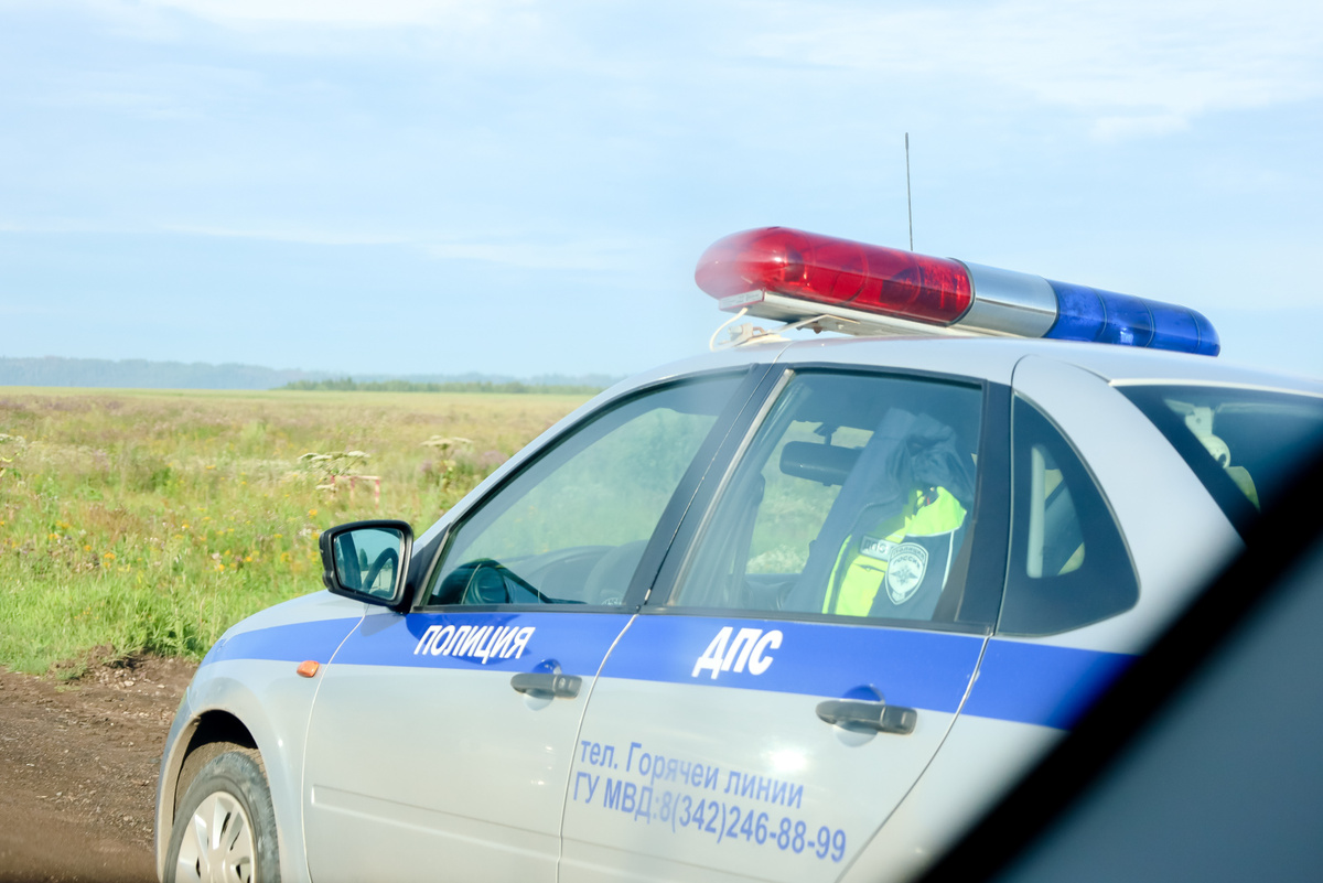 Правоохранители устанавливают детали аварии.  Фото: ФедералПресс / Елена Майорова