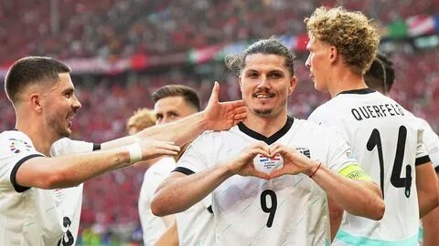 Австрийцы творят историю!!! Молодая но супер талантливая сборная показывает супер игру!!! Попав как мне кажется в сильнейшую группу они вышли из неё победителями. Как же это получается что исторически сильные французы и оранжевые остались не удел. Мне кажется что Австрия именно тот пример когда грамотный подход Федерации к своему футболу на всех уровнях этому главная причина, практически все играют в ведущих клубах Бундеслиги но и Зальцбург и Ред Булл имеет успехи. В Общем Австрия  показывает футбол настолько современный : мобильный, агрессивный, интенсивный что становится одним из фаворитов Евро!! Смотря игру австрийцев ты видишь явную картину, бесконечный прессинг на каждом участке поля, уверенность в действиях и в том что они понимаю что от них требует тренер. Для меня Австрия сплошное открытие и хороший пример того что футбол можно взрастить в любой части света - главное любить футбол и он обязательно ответит тебе взаимностью!!! 