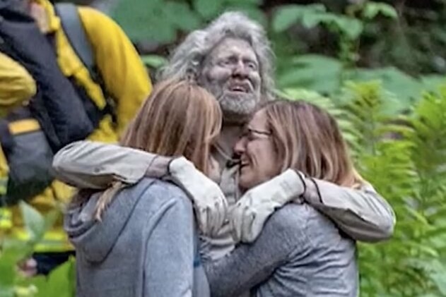     Пил воду из ботинка и ел ягоды: мужчина ушёл в поход на три часа и блуждал в лесу 10 дней. За ним охотилась пума