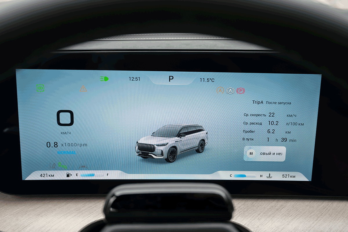 Под приборной панелью находится датчик контроля усталости водителя.