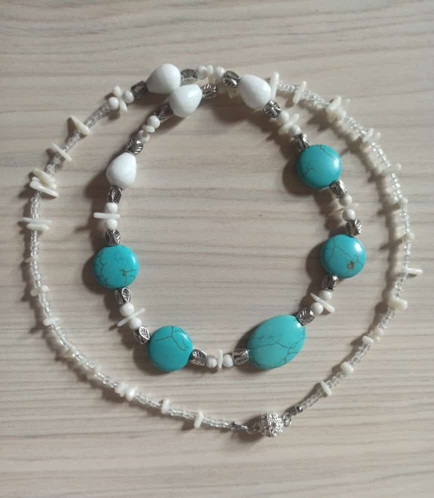 Бусы белый коралл, бирюза, белый агат, чешский бисер. Длина 84 см.