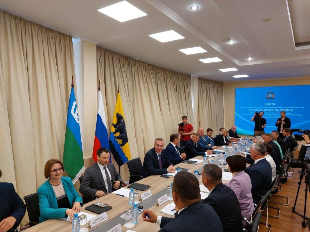    Руслан Кухарук сегодня работает в Нефтеюганске