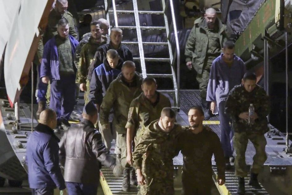 В результате переговорного процесса с подконтрольной киевскому режиму территории возвращены 90 российских военнослужащих, которым в плену грозила смертельная опасность.-2