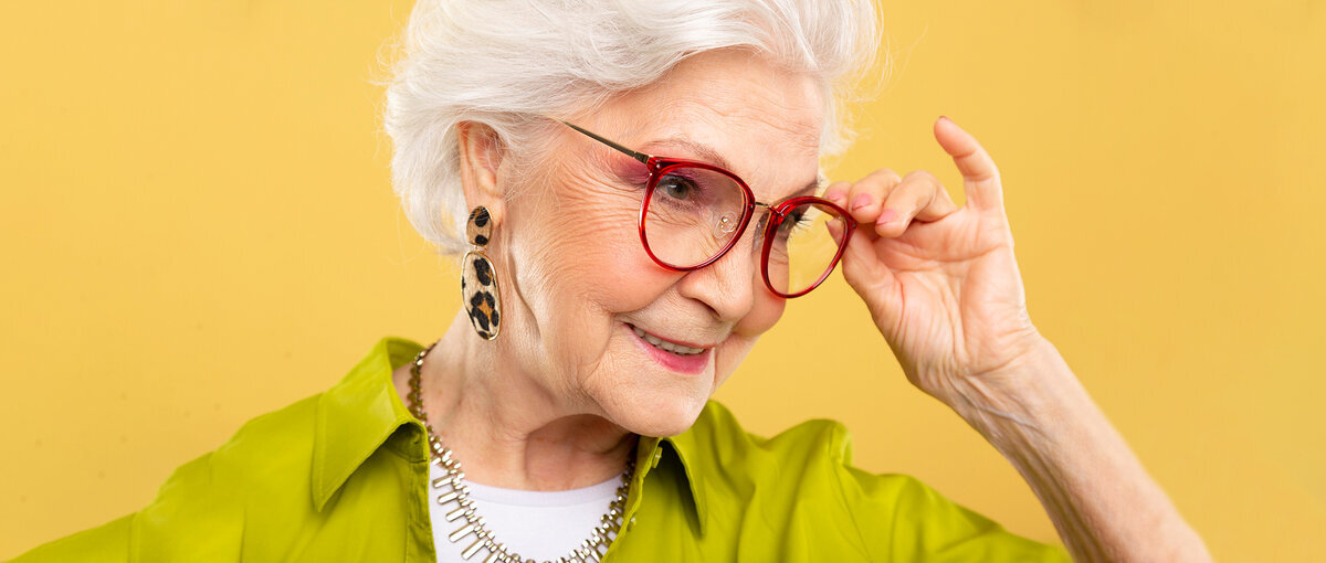 Сбалансированное питание, богатое витаминами и антиоксидантами, помогает поддерживать здоровье глаз и предотвращать возрастные заболевания.