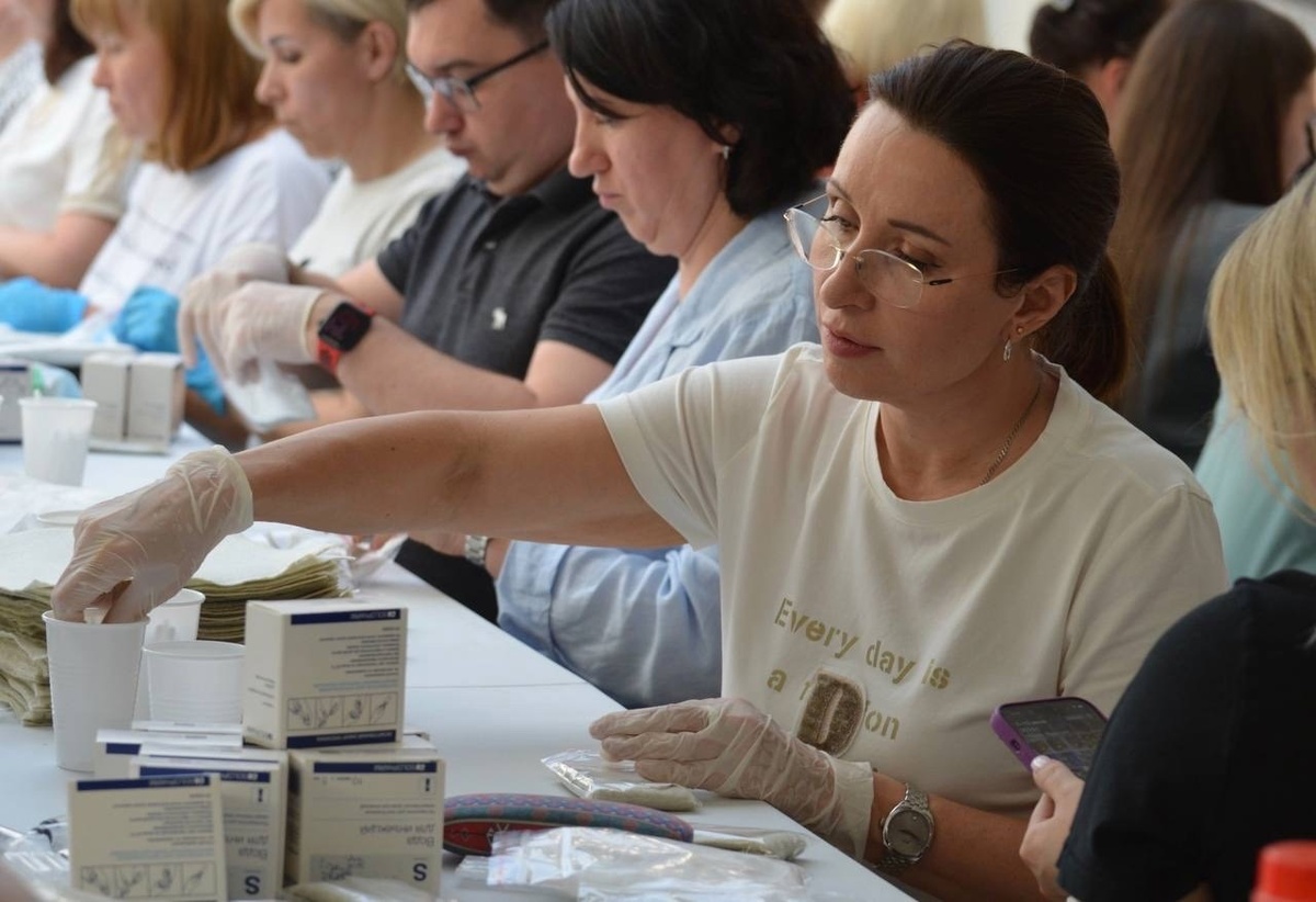    Энергетики приготовили к отправке в зону СВО около 1000 наборов армейского «сухого душа»