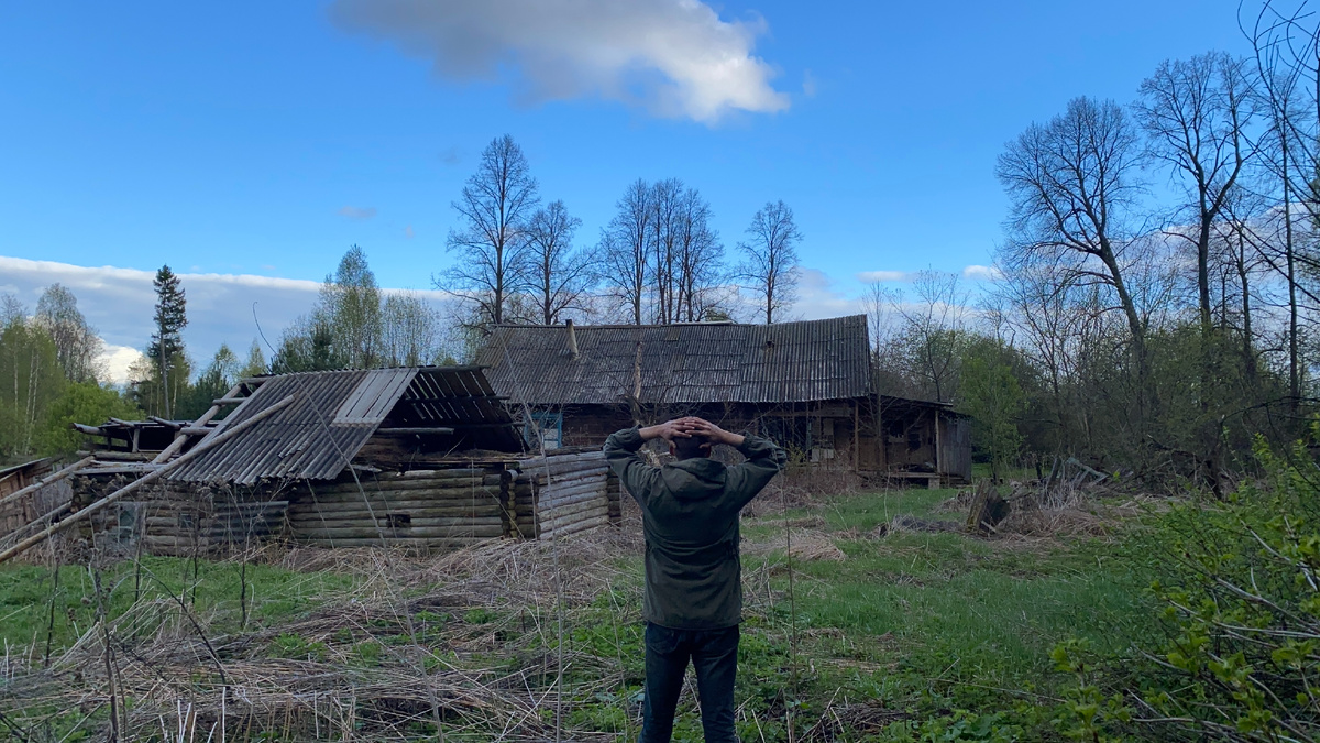 Начали! Большой двухквартирный дом лишился крыши. Добываем стройматериалы  для новой стройки | Вятский Хутор | Дзен