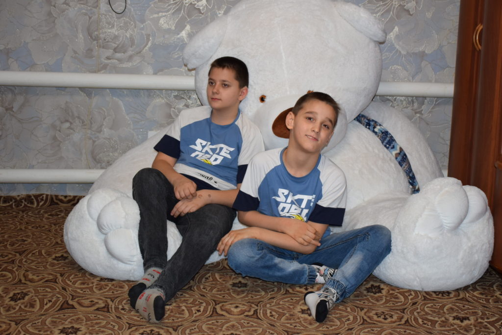 Николай и Константин Боровковы, мальчишки-близнецы из станицы Выселки.