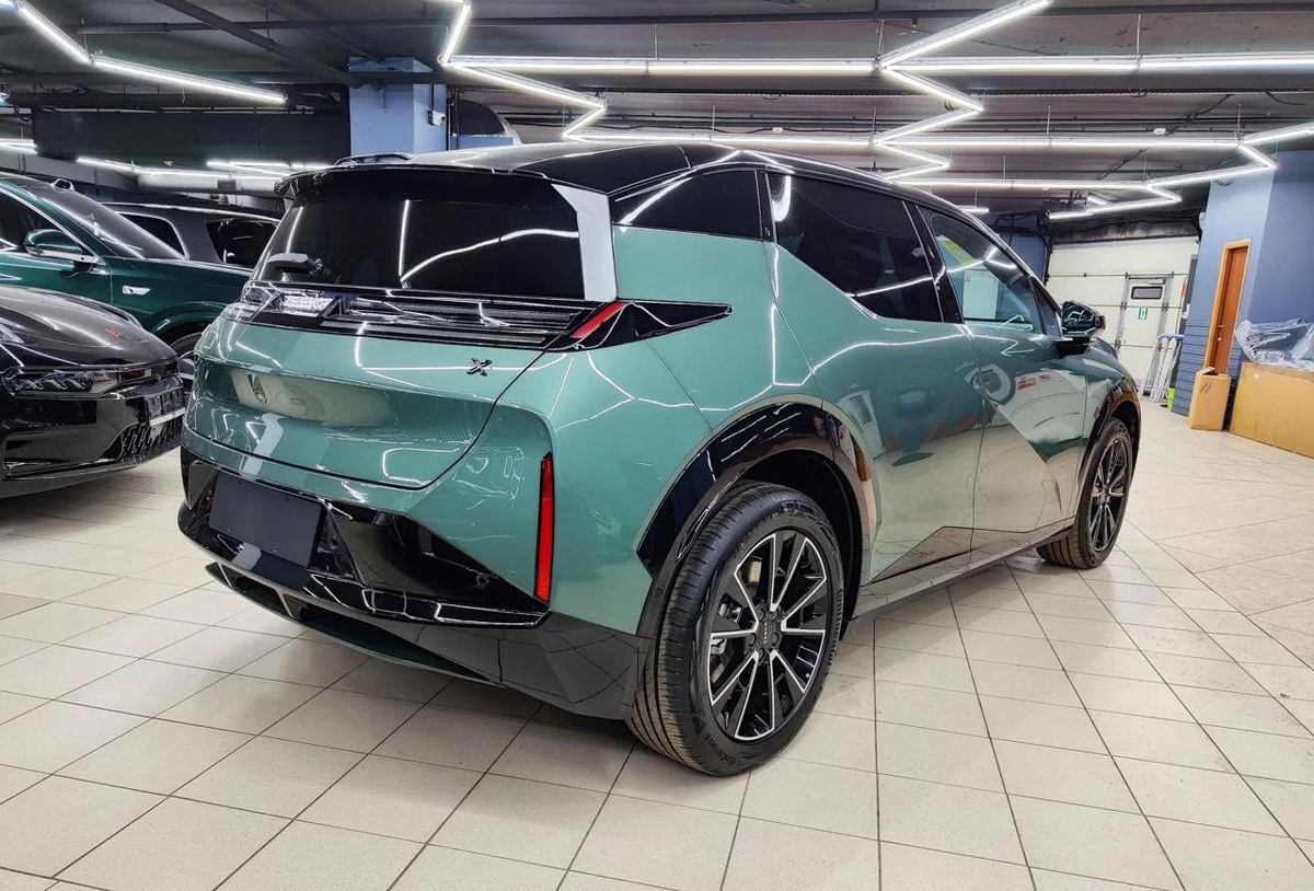 Китайский электромобиль Zeekr X, поставляющийся к нам по параллельному импорту