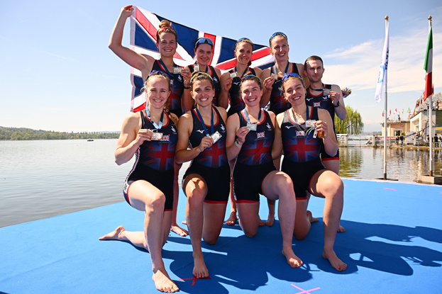    Генри Филдман (справа) в составе женской сборной Великобритании.Mattia Ozbot Getty Images