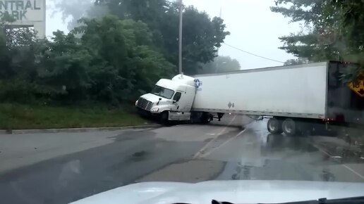 Эти Случаи на дороге повезло снять на видео камеру.