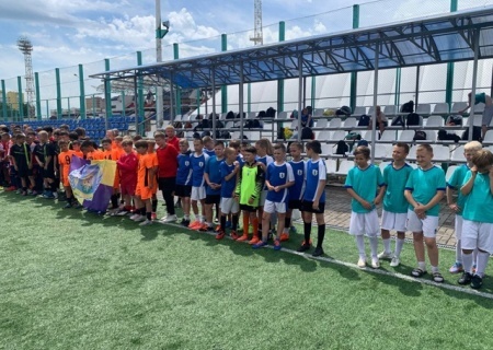    Житель Санкт-Петербурга угрожал взорвать детей на футбольном поле