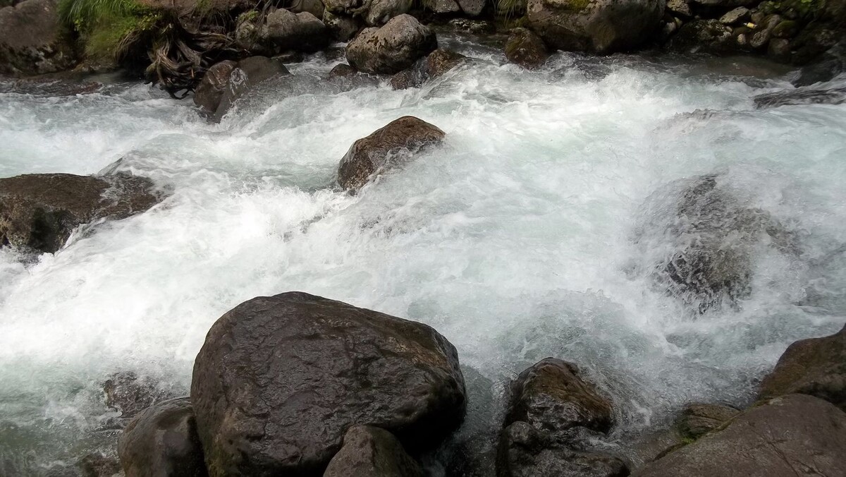 Температура воды не бывает выше четырех градусов