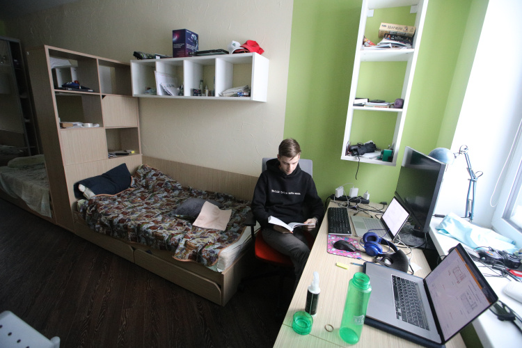    С начала сентября до середины октября у студентов КФУ будет «теоретическое обучение в форме самостоятельной работы».   
Фото: «БИЗНЕС Online»