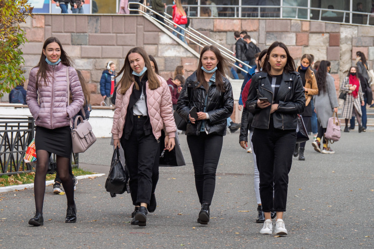    В справке для студентов также сказано, что с 18 октября по 31 октября будут «каникулы». Прежде таковых у учащихся КФУ не имелось.   
Фото: «БИЗНЕС Online»
